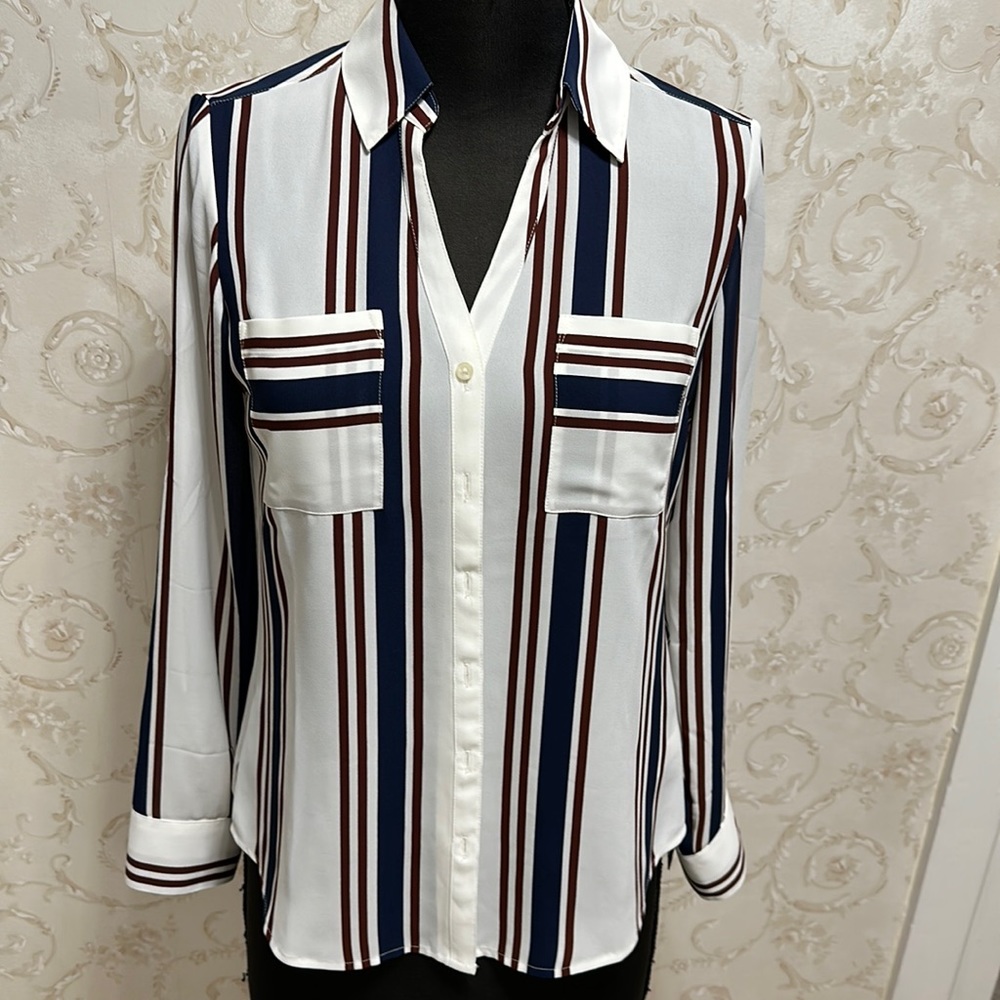 NWOT Express button down blouse. Size M
